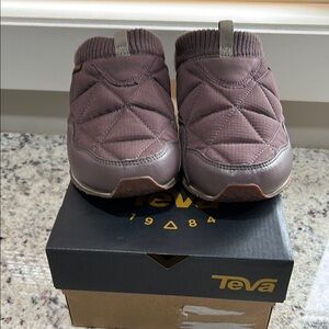 Teva Women’s Reember Peppercorn size 9 collapsible heel